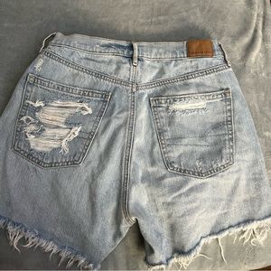 American Eagle short